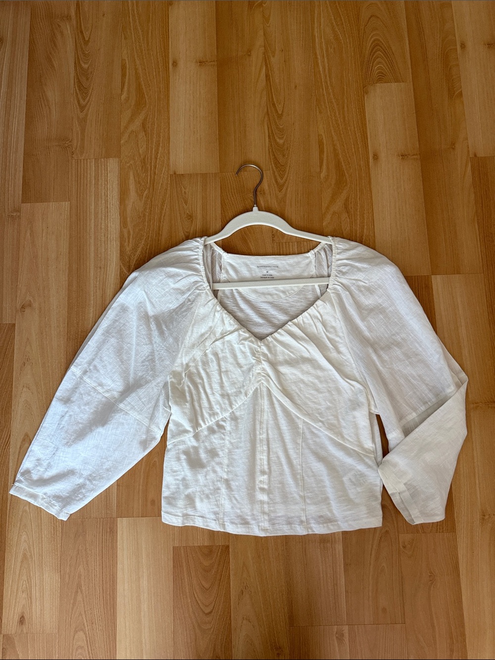 Women's White V-Neck Long Sleeve Top